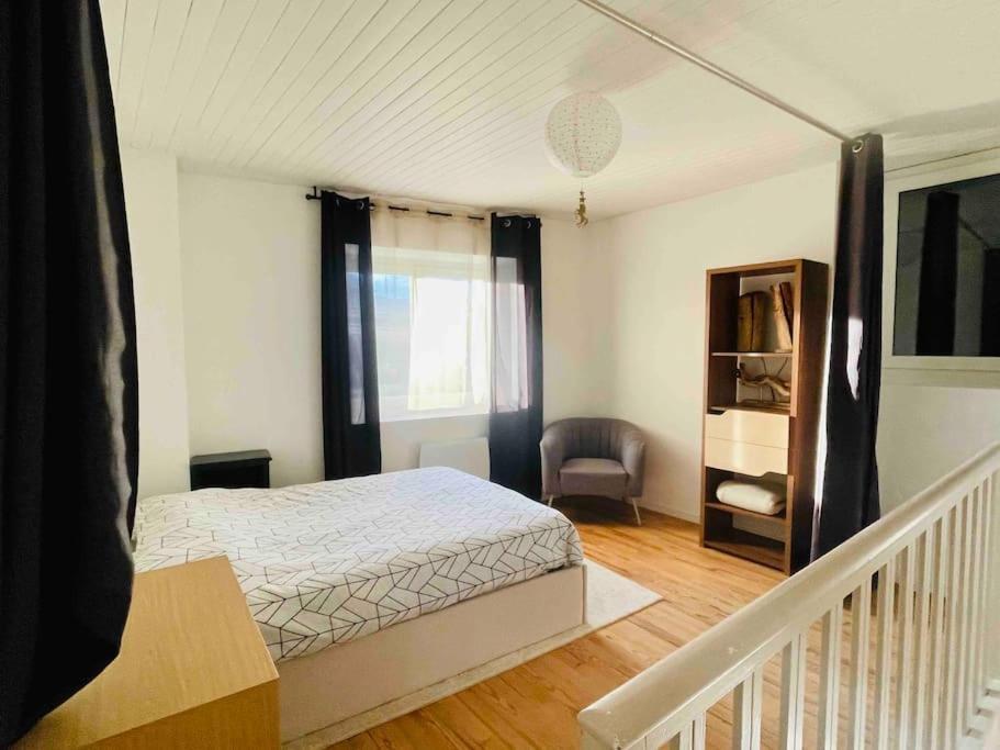 Agreable Maison De Village Avec Balcon Roiffieux Exterior photo