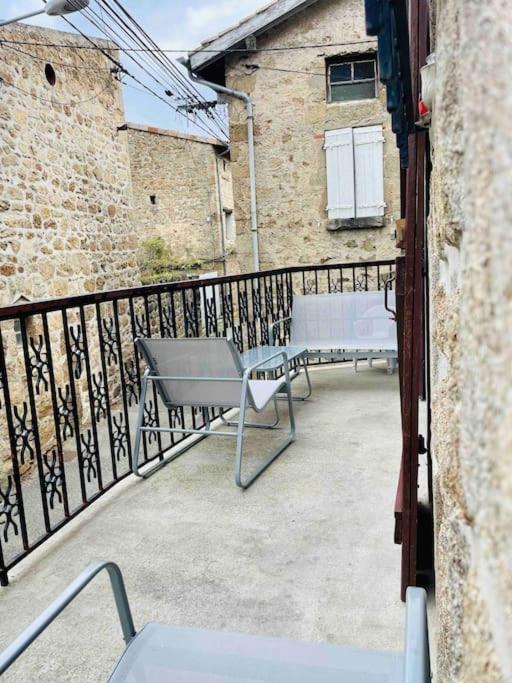 Agreable Maison De Village Avec Balcon Roiffieux Exterior photo